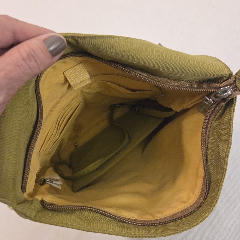 BAGGALLINI Bigโ Zipper Bagg RFID Green Nylon Triple Zip Crossbody Messenger Bag - Picture 10 of 13